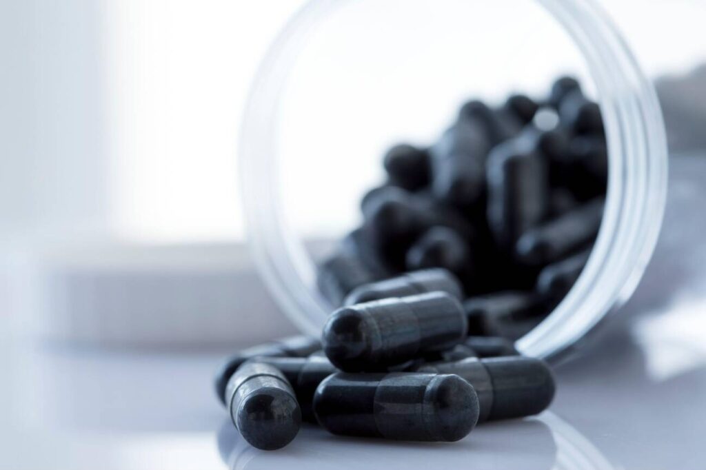 Does charcoal make teeth white?