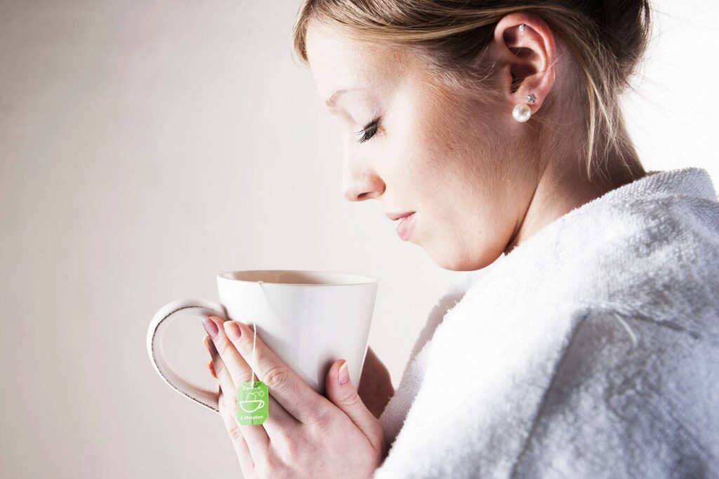 Does green tea discolor teeth?